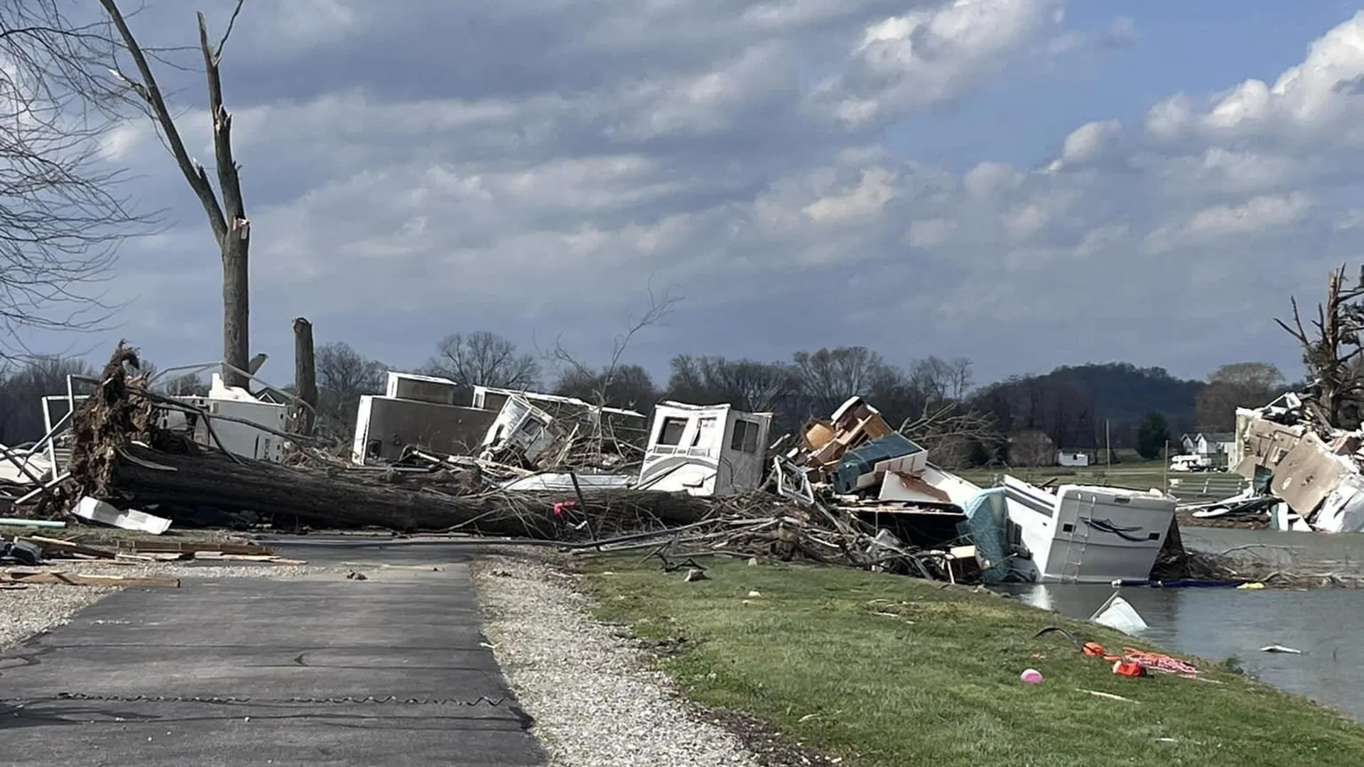 Ohio tornado: Intense Tornadoes in Central US Claim Lives of Three ...