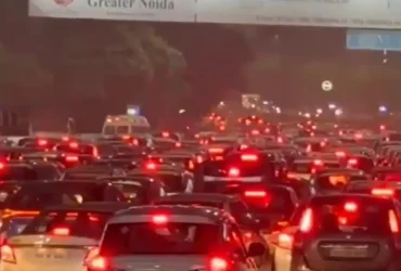 Delhi Noida Flyway Traffic Congestion Worsens Due to Heavy Rainfall and Waterlogging