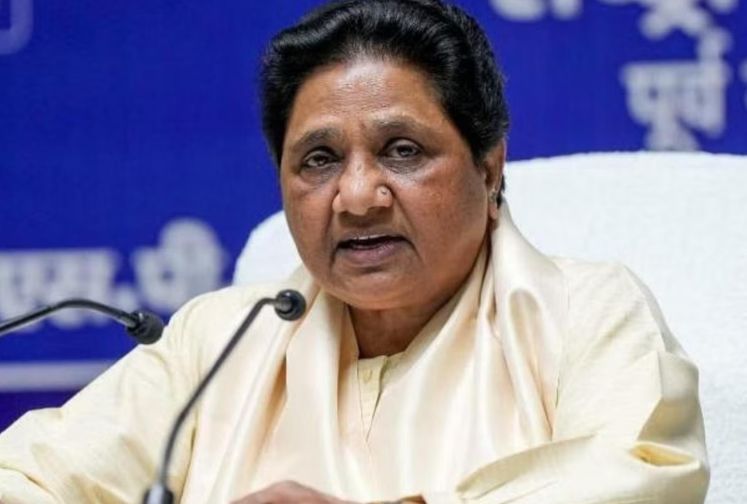 Mayawati Urges Focus on Teacher Recruitment & School Facilities Over Digital Attendance System